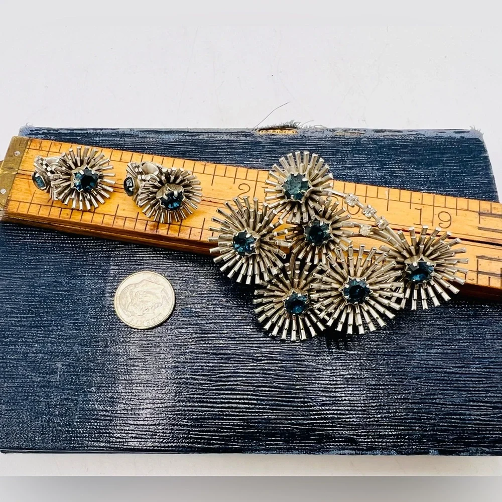 Vintage silver tone circle burst brooch & earrings set blue rhinestones